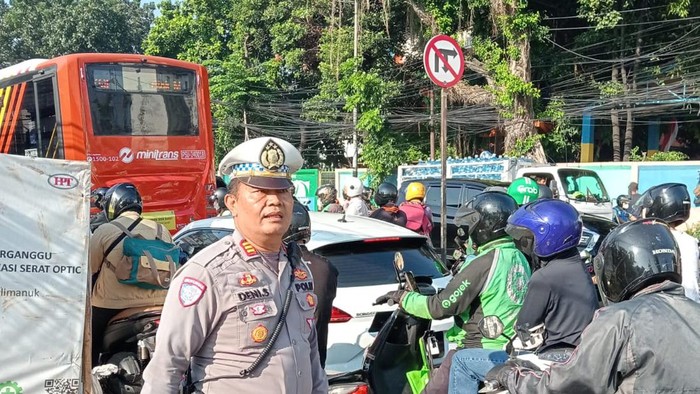 Lalin di Jl Duren Tiga Jaksel macet imbas adanya proyek galian