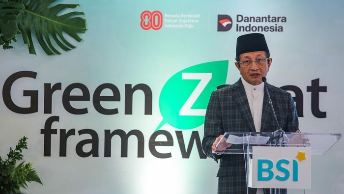 Langkah Baru Pengelolaan Zakat Berwawasan Lingkungan Menteri Agama Nasaruddin Umar (kedua kiri) bersama Direktur Utama BSI terpilih Anggoro Eko Cahyo (kedua kanan), Pimpinan Bidang Pengumpulan BAZNAS Rizaludin Kurniawan (kanan) dan Deputy Resident Representative of UNDP Indonesia Sujala Pant (kiri) meluncurkan Green Zakat Framework di Kantor Pusat BSI, Jakarta, Rabu (27/8/2025). PT Bank Syariah Indonesia Tbk (BSI) bersama United Nations Development Programme (UNDP) Indonesia dan Badan Amil Zakat Nasional (BAZNAS) meluncurkan Green Zakat Framework yang akan dijadikan acuan strategis pemerintah dalam mengintegrasikan pengelolaan zakat dengan upaya perlindungan lingkungan dan ketahanan iklim. ANTARA FOTO/Asprilla Dwi Adha/bar