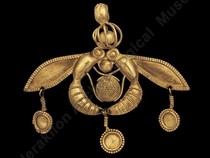 Liontin Emas Berusia 3.800 Tahun Sudah Secantik Ini, Bentuknya Apa Ya?