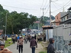 Pemindahan Terdakwa Makar Ricuh, Koalisi HAM Papua Ungkap 17 Orang Ditangkap