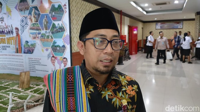 Anggota Komisi II DPR Muhammad Khozin, saat diwawancarai detikBali di kantor Gubernur NTT, Kupang, Rabu (27/8/2025).