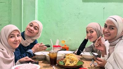 Nina Zatulini Liburan dan Kulineran di Jepang Bareng Geng RANAYU