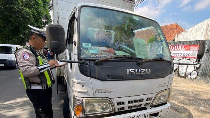 Operasi gabungan jaring puluhan kendaraan angkutan di Kota Malang