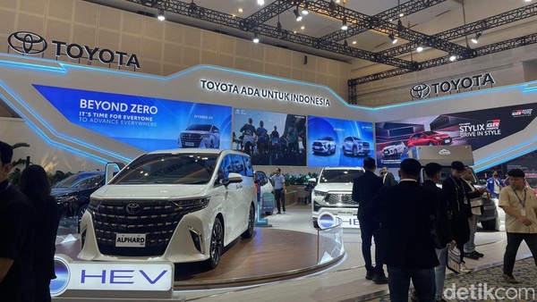 Pameran Otomotif GIIAS Surabaya 2025