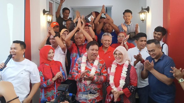 Pasangan Calon (paslon) nomor urut 3, Saparuddin dan Dessy Ayutrisna