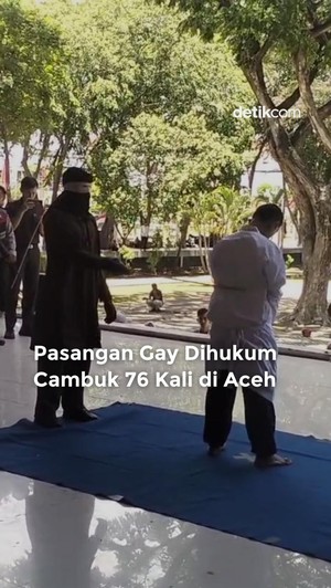 Video: Pasangan Gay Dihukum Cambuk 76 Kali di Aceh!