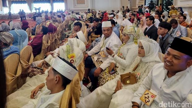 Pemkot Surabaya Gelar Nikah Massal 2025