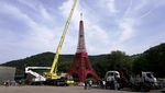 Pensiunan di Prancis Wujudkan Menara Eiffel Mini