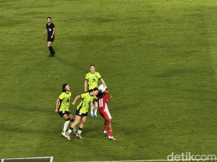 Laga Timnas Indonesia versus Australia pada semifinal Piala AFF Wanita U-16 di Stadion Manahan, Solo, Rabu (27/8/2025) malam.