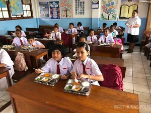 SPPG Polda Papua Salurkan 1.499 Porsi MBG ke TK hingga SMK di Jayapura