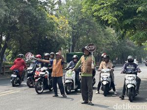 Polisi Cepek di Surabaya Tolak Dilarang Atur Lalin: Mau Kalau Diganti Kerjaan