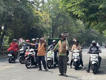 Polisi Cepek di Surabaya Tolak Dilarang Atur Lalin: Mau Kalau Diganti Kerjaan