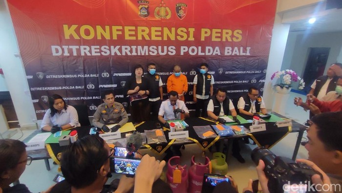 Polisi mengungkap praktik pengoplosan gas elpiji di Kuta Utara