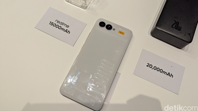 Ponsel konsep Realme 15.000 mAh