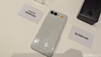 Baterai ponsel ini diklaim dapat bertahan hingga empat hari untuk penggunaan normal, merekam video terus menerus hingga 18 jam, dan memutar video hingga 53 jam. Foto: Virgina Maulita Putri/detikINET