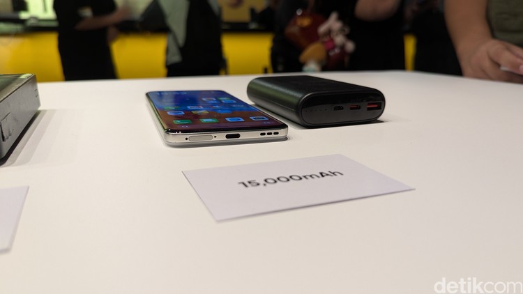 Ponsel konsep Realme 15.000 mAh