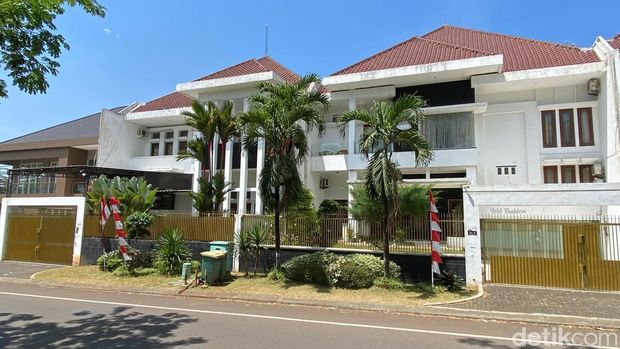 Potret rumah mewah Dwi Hartono, tersangka otak penculikan Kacab Bank di Jakarta, Ilham Pradipta. Saat didatangi, Rabu (27/8/2025), rumah tersebut tampak sepi.