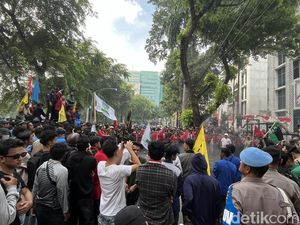 Ratusan Mahasiswa Demo Lagi ke DPRD Sumut Hari Ini, Singgung Tunjangan DPR