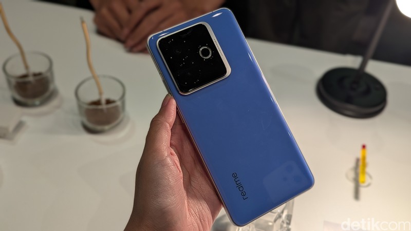 Realme Chill Fan Phone