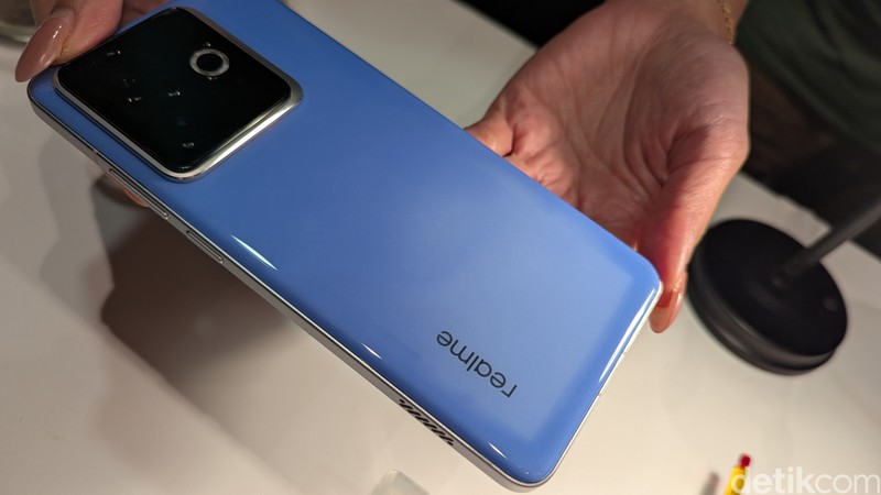 Realme Chill Fan Phone