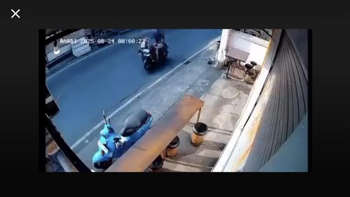 Kejadian tabrak lari terhadap Ni Nyoman Pantun dari rekaman CCTV yang diposting Arya Wijana.