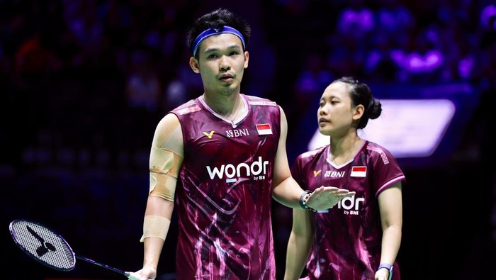 Pasangan ganda campuran Indonesia Rinov Rivaldy/Pitha Haningtyas Mentari kandas di 32 besar Kejuaraan Dunia BWF 2025.