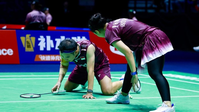 Pasangan ganda campuran Indonesia Rinov Rivaldy/Pitha Haningtyas Mentari kandas di 32 besar Kejuaraan Dunia BWF 2025.