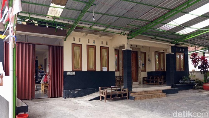 Rumah sekaligus tempat praktik drh Yuda (56) di Potrobangsan RT 10/RW 01, Kelurahan Potrobangsan, Kecamatan Magelang Utara, Kota Magelang, Rabu (27/8/2025).