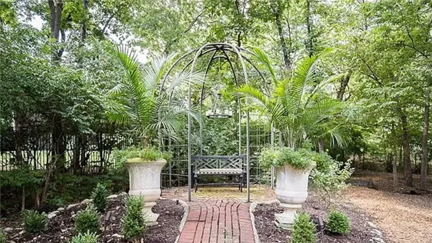 Rumah Travis Kelce, tempat lamaran Taylor Swift