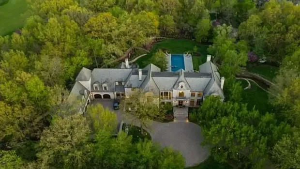 Rumah Travis Kelce, tempat lamaran Taylor Swift