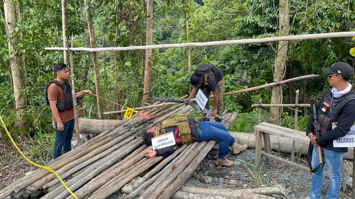 Satgas Operasi Damai Cartenz menggelar rekonstruksi kasus KKB menembak 2 anggota Brimob hingga gugur di Nabire.