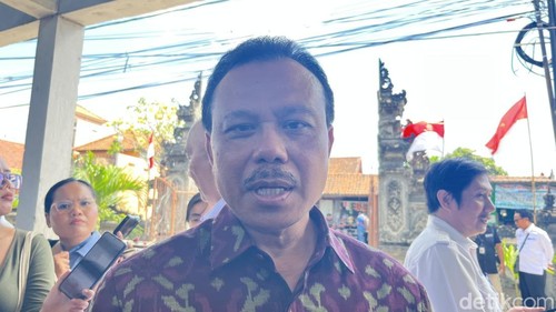 Sekretaris Daerah (Sekda) Bali Dewa Made Indra saat ditemui di Desa Banjarasem, Buleleng, Rabu (27/8/2025). (Rizky Setyo)