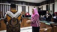 Untuk suaminya Alwin Basri yang juga mantan Ketua Komisi D DPRD Provinsi Jawa Tengah periode 2019-2024 divonis hukuman 7 tahun penjara dan denda Rp300 juta serta membayar uang pengganti Rp4 miliar. Foto: ANTARA FOTO/Aprillio Akbar