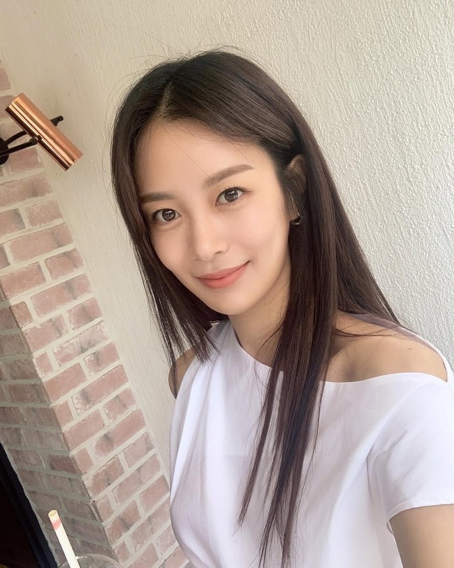 Song Da Eun telah menjadi bulan-bulanan ARMY sejak digosipkan berpacaran dengan Jimin BTS pada tahun 2022. Foto: dok. Instagram @da.eun.da.eun