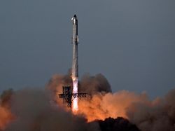 SpaceX Uji Terbang Starship ke-10 untuk Misi Bulan dan Mars