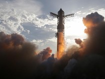 Potongan Roket SpaceX Hantam Bulan, Berbahayakah?