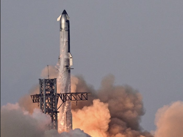 Starship akhirnya terbang