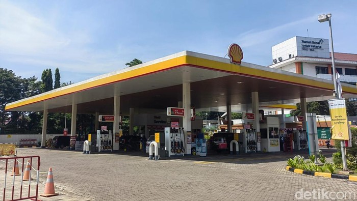Stok beberapa jenis BBM di SPBU Shell kosong pada Rabu (27/82025).
