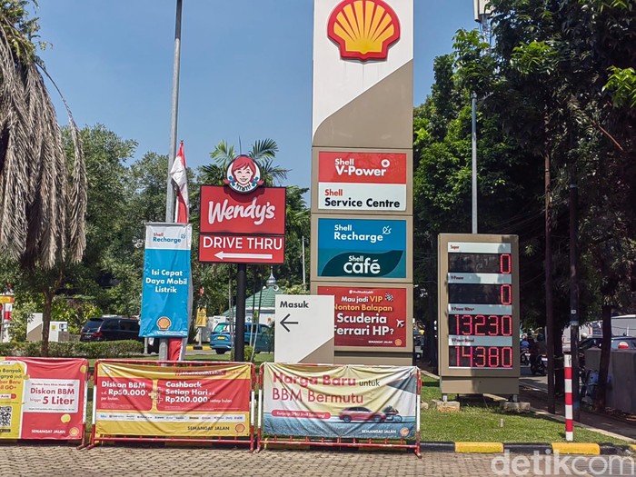 Stok beberapa jenis BBM di SPBU Shell kosong pada Rabu (27/82025).