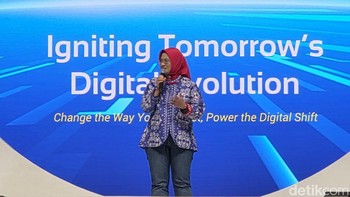 Presiden Direktur Telkom Group, Dian Siswarini mengumumkan pihaknya akan meluncurkan AI Center of Excellence. Ini adalah platform untuk memberdayakan transformasi AI di Indonesia. (Foto: Fitraya Ramadhanny/detikINET)