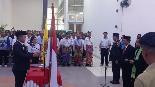 Suasana saat Bupati Yosef Lede melantik Mateldius Soleman Sanam sebagai sekda definitif Kabupaten Kupang. (Dok. Humas Pemkab Kupang)