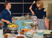 Taylor Swift Resmi Tunangan, Diva Ini Ternyata Jago Buat Kue!