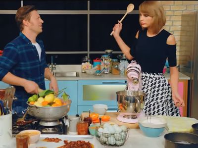 Taylor Swift Resmi Tunangan, Diva Ini Ternyata Jago Buat Kue!