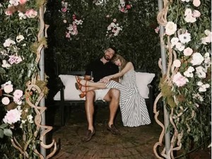 Taylor Swift Tunangan, Dekorasi Lamaran Bak Taman Dongeng Curi Atensi