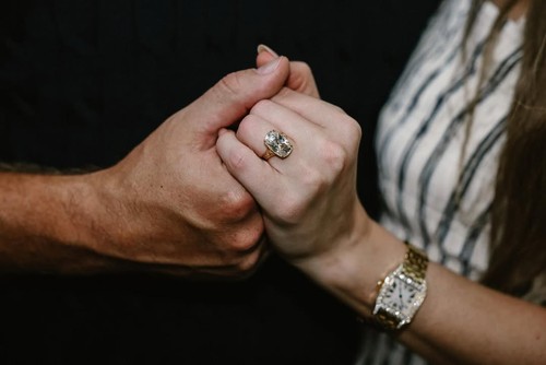 Taylor Swift & Travis Kelce umumkan pernikahan.