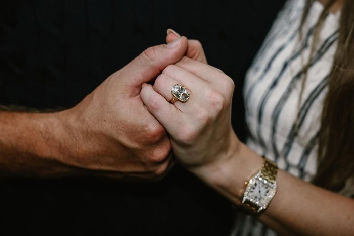Taylor Swift & Travis Kelce umumkan pernikahan.