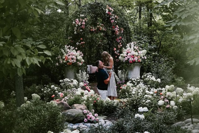 Taylor Swift & Travis Kelce umumkan pernikahan.