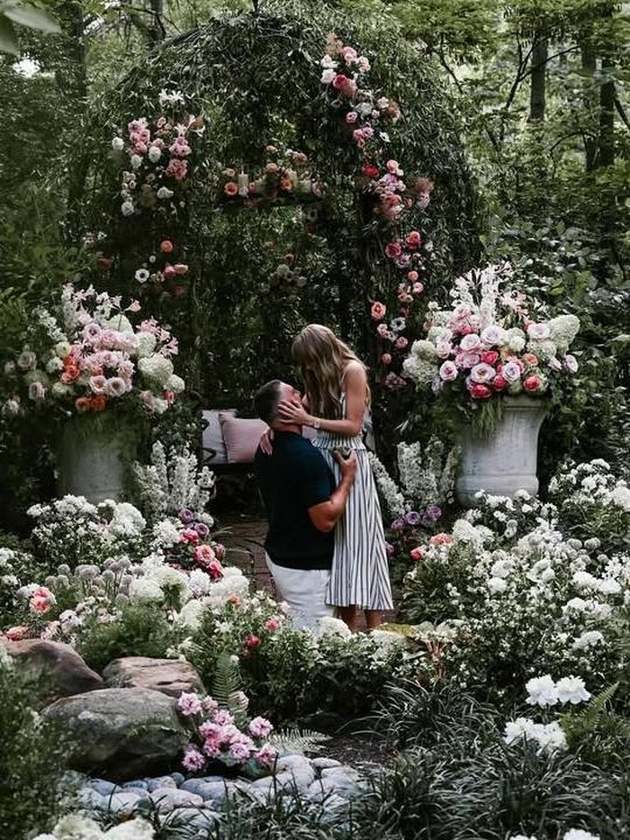 Taylor Swift & Travis Kelce umumkan pernikahan.