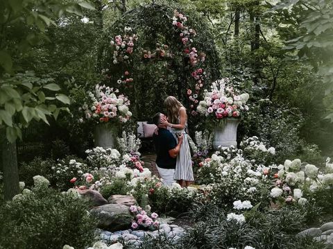 Taylor Swift & Travis Kelce umumkan pernikahan.