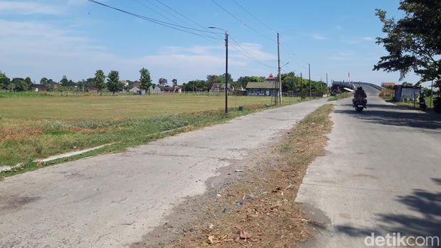 TKP penusukan di jalan sebelah barat lapangan Desa Sawahan, Ngemplak, Boyolali. Foto diunggah Rabu (27/8/2025).